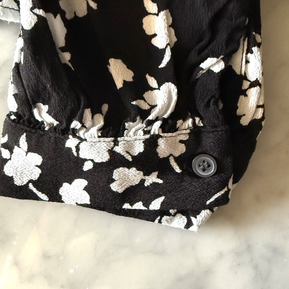 LOFT Floral V-Neck Button Blouse | Women’s XL | Black White Long Sleeve Top - Picture 6 of 10